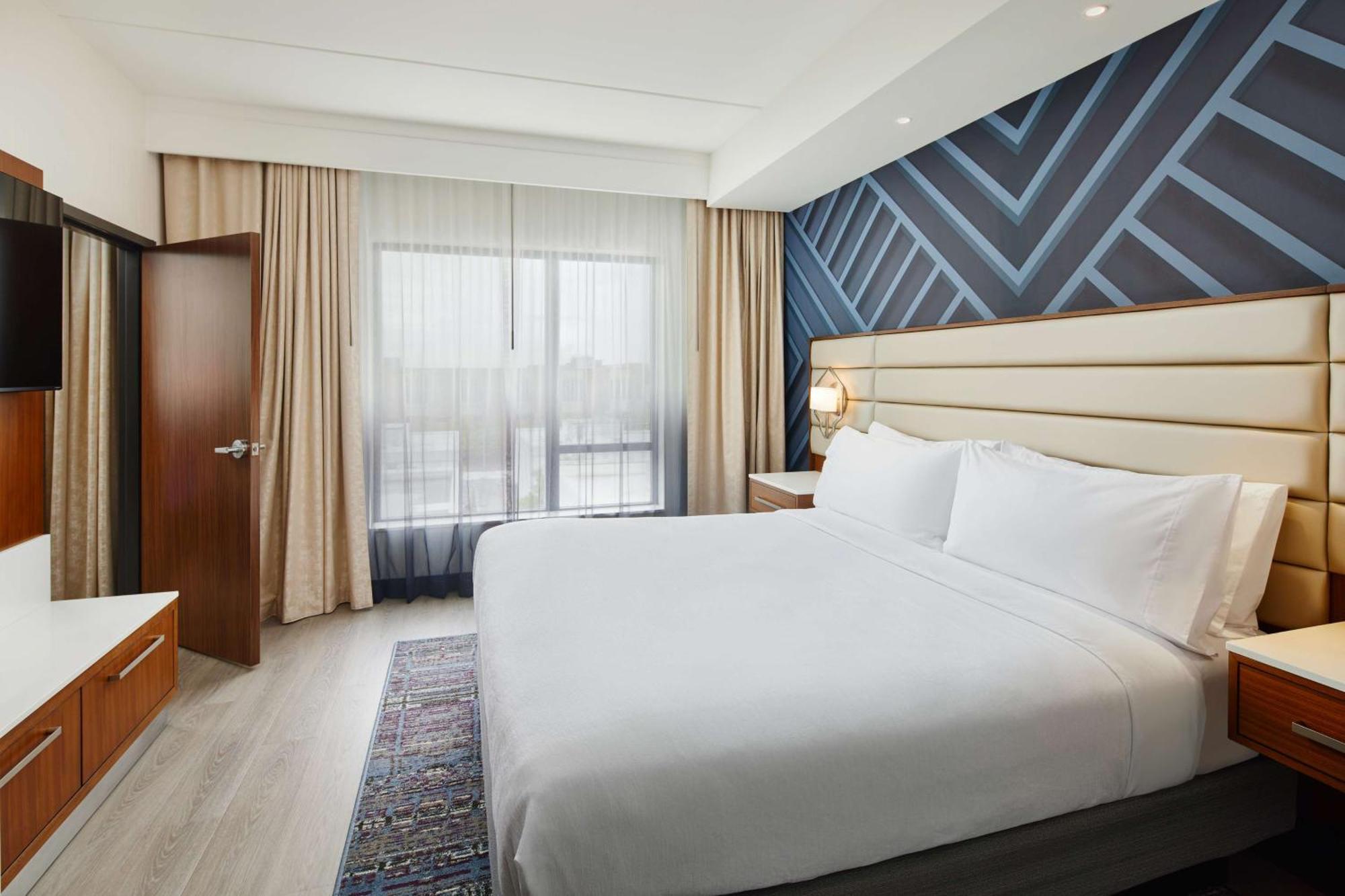 Hotel Embassy By Hilton Atlanta Airport North Hapeville