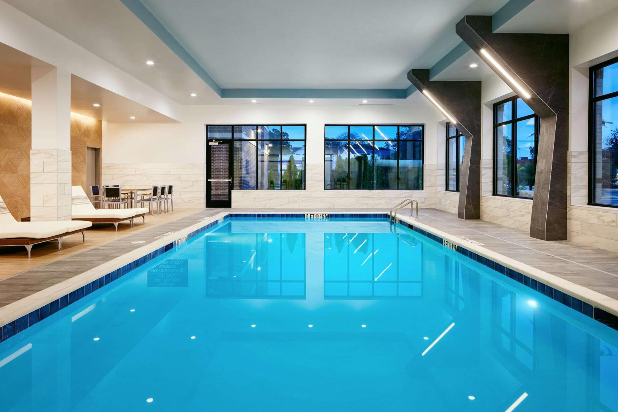 Hotel Embassy By Hilton Atlanta Airport North 4*